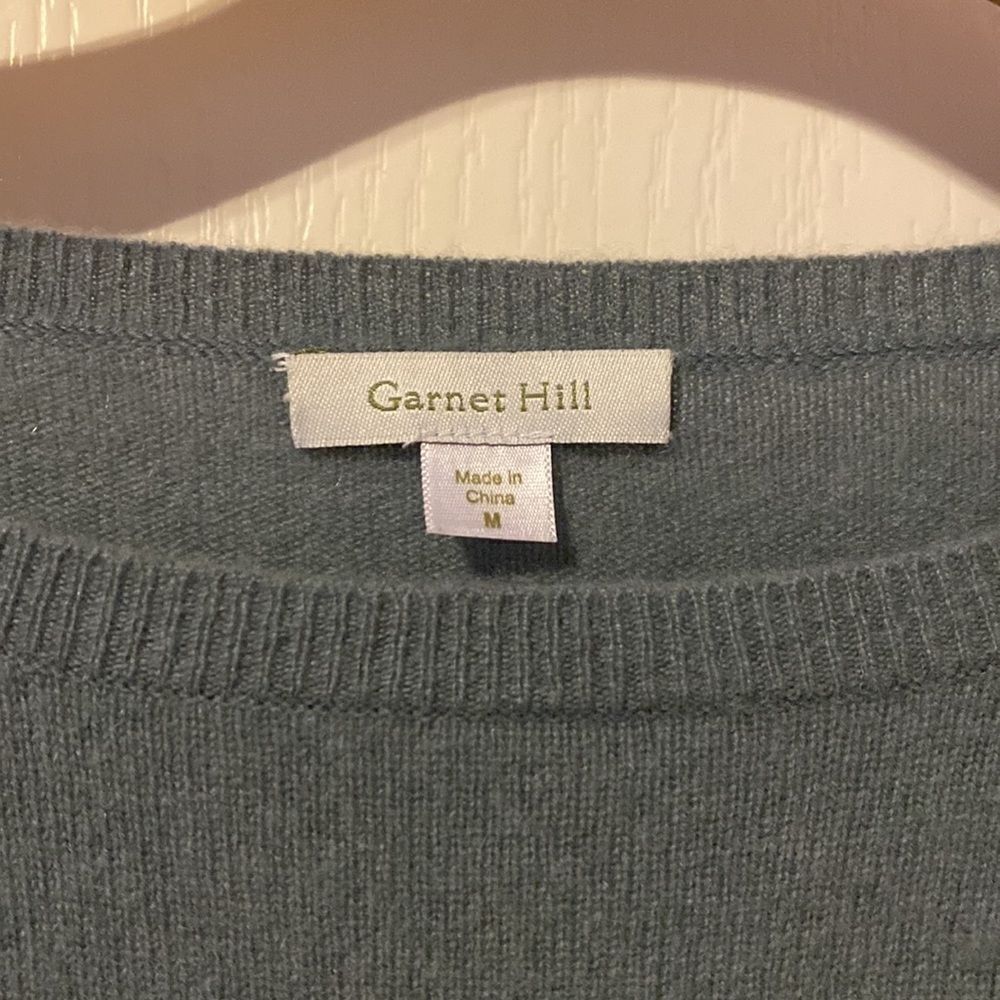 Garnet Hill Women’s Cashmere Shirttail Sweater Size Medium NWOT - Picture 3 of 8